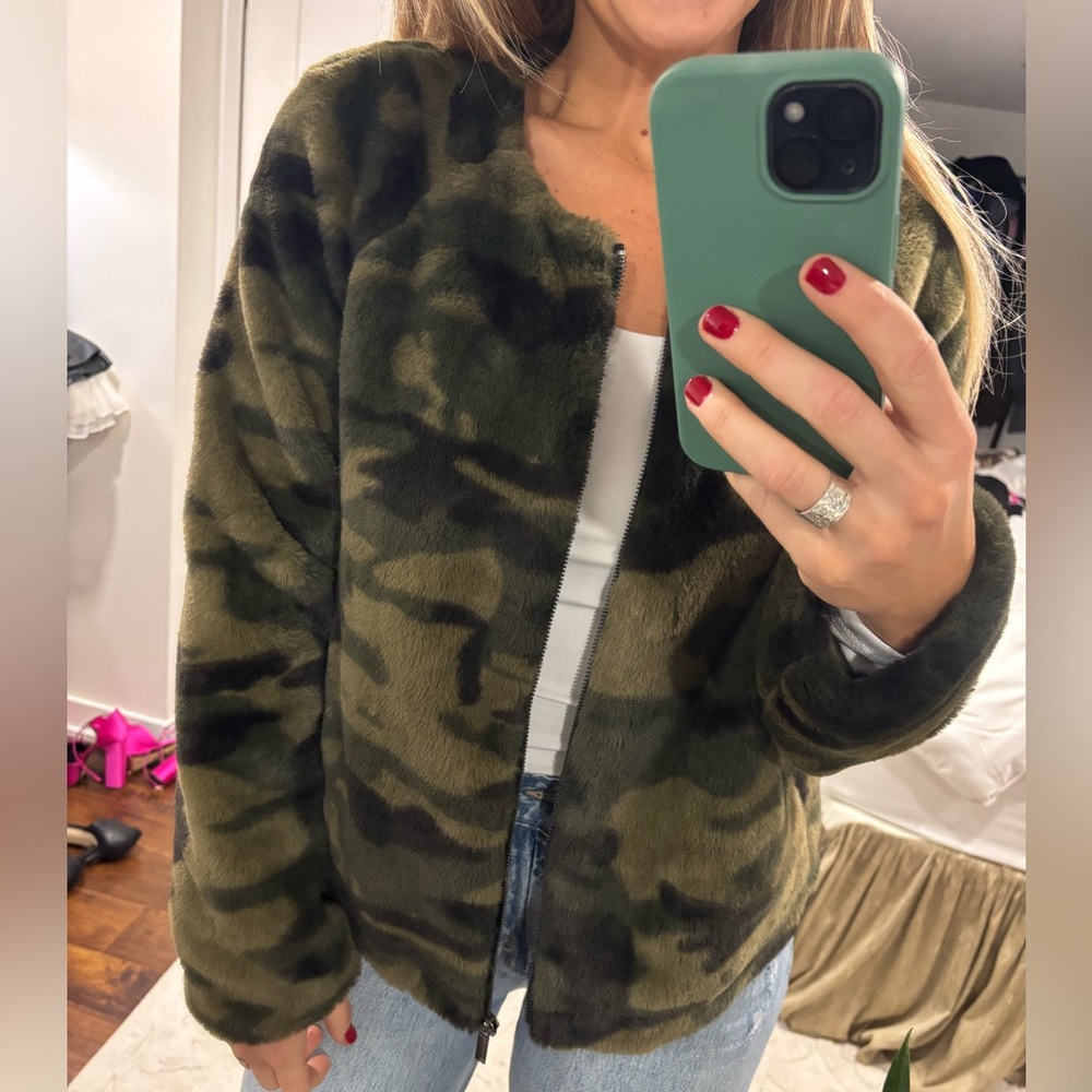 Camo bomber jacket M-L fit